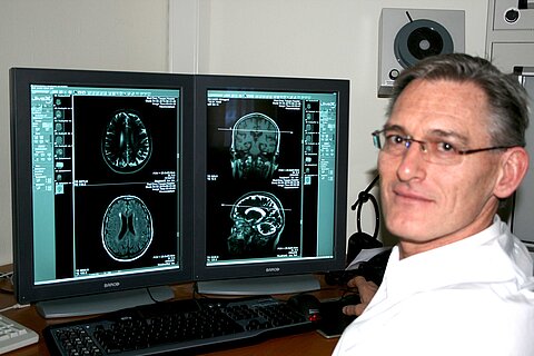 Dr. Martin Traupe Head of the Institute of Radiology, Catholic Hospital Association (KHWE) Weser-Egge Dr. Martin Traupe Head of the Institute of Radiology, Catholic Hospital Association (KHWE) Weser-Egge